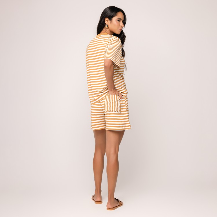 Short Malha Olívia Listrado Em Mostarda